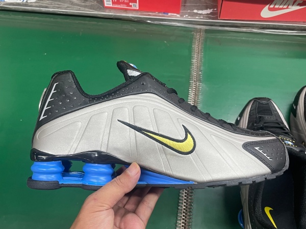 Shox R4-M-0081