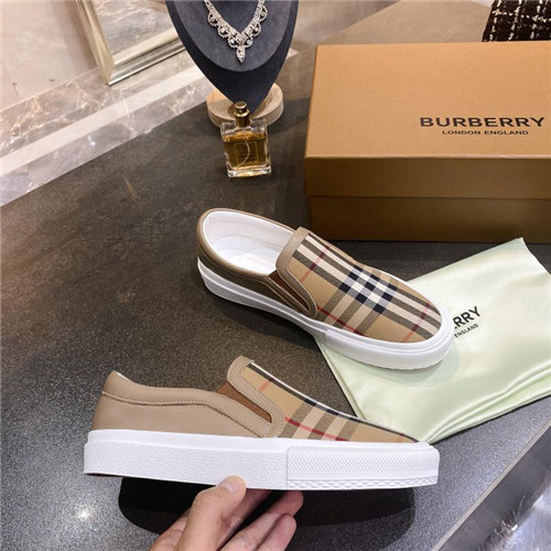 Burberry Shoes-W-010