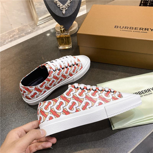 Burberry Shoes-W-020
