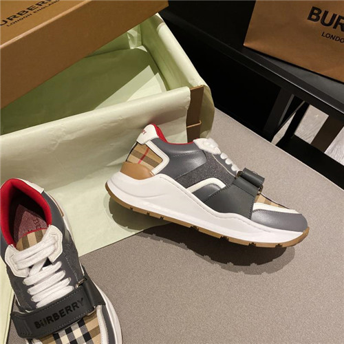 Burberry Shoes-W-026