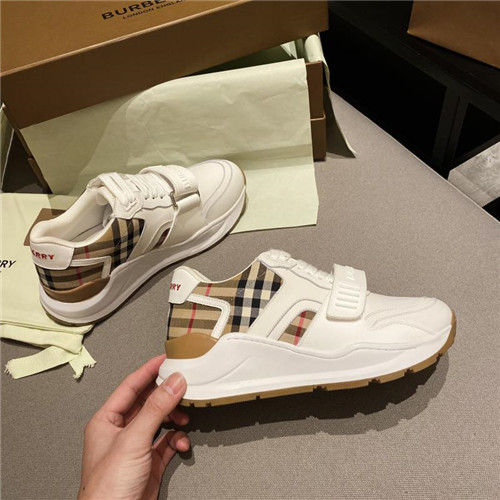 Burberry Shoes-W-027