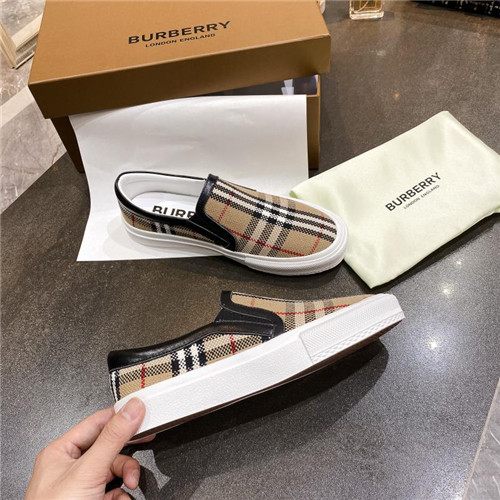 Burberry Shoes-W-009