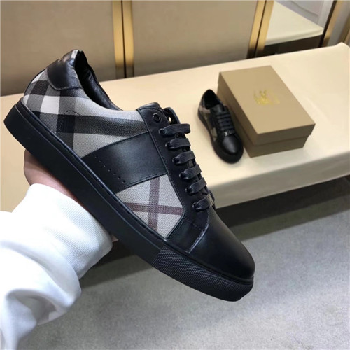 Burberry Shoes-M-010