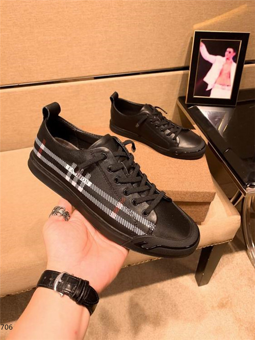 Burberry Shoes-M-149
