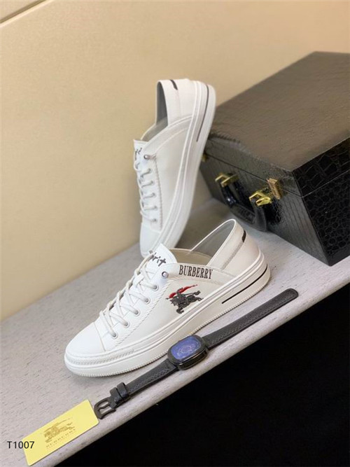 Burberry Shoes-M-238