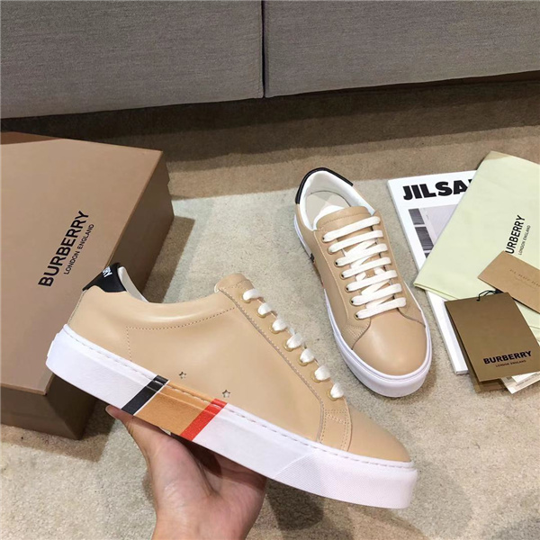 Burberry Shoes-M-284