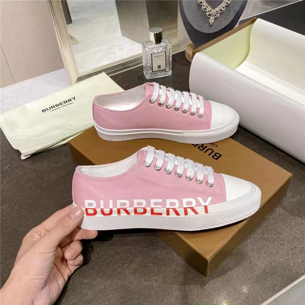Burberry Shoes-M-299