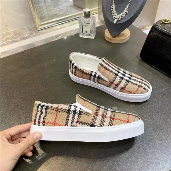 Burberry Shoes-M-306