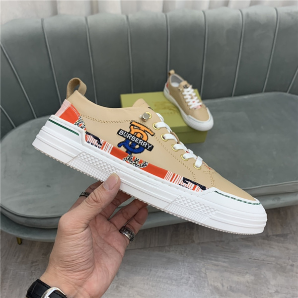 Burberry Shoes-M-308