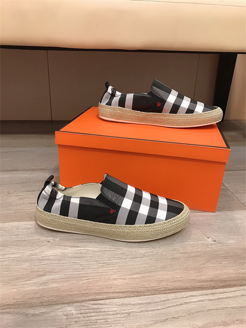 Burberry Shoes-M-341