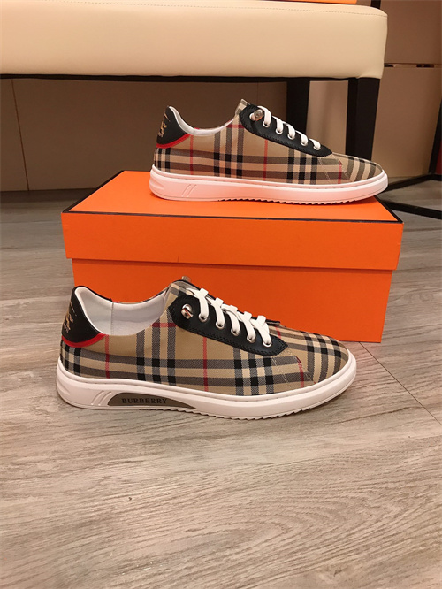 Burberry Shoes-M-347