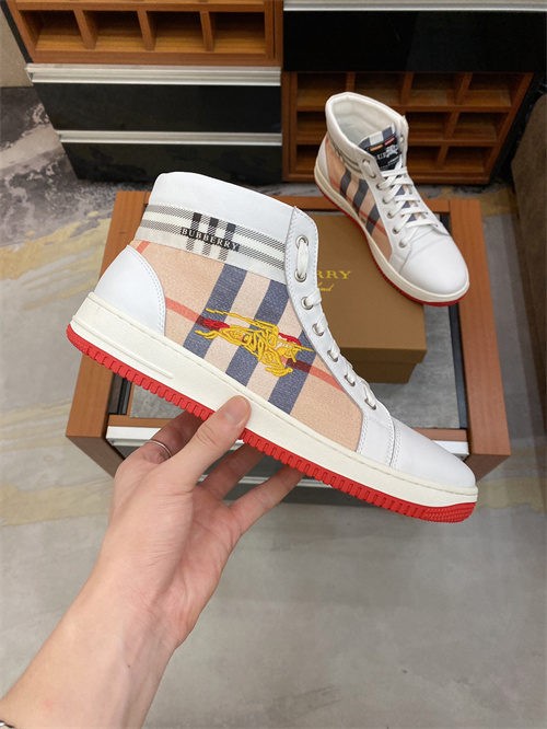 Burberry Shoes-M-355