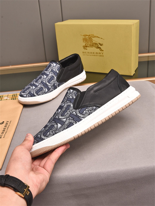 Burberry Shoes-M-361