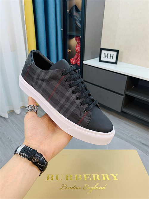 Burberry Shoes-M-368