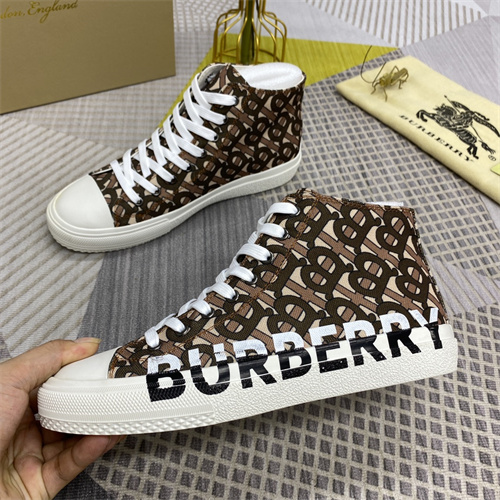Burberry Shoes-M-388