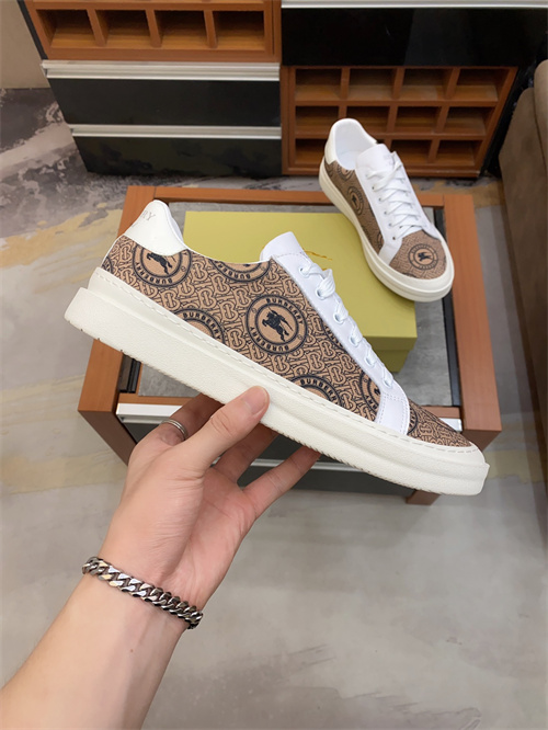 Burberry Shoes-M-397