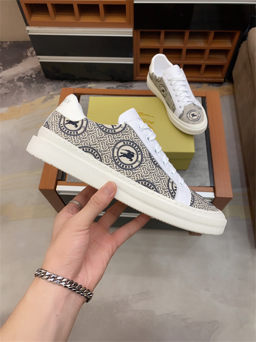 Burberry Shoes-M-398