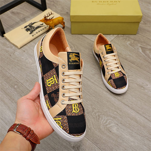 Burberry Shoes-M-420