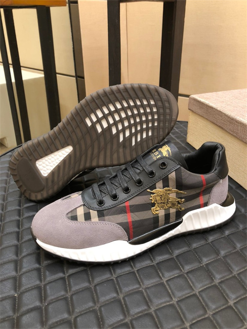 Burberry Shoes-M-422