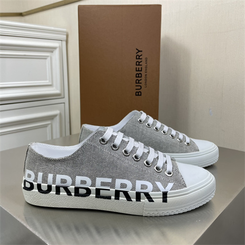 Burberry Shoes-M-425
