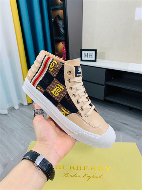 Burberry Shoes-M-440