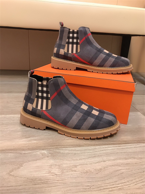 Burberry Shoes-M-459