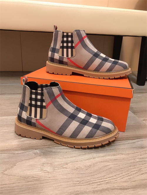 Burberry Shoes-M-460