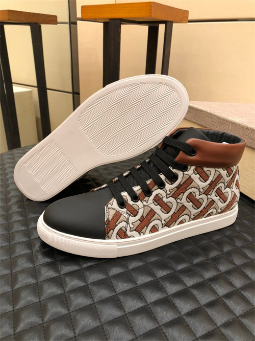 Burberry Shoes-M-472