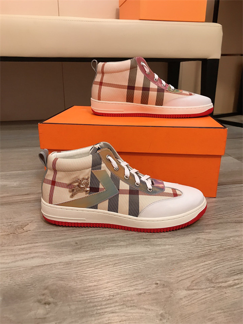 Burberry Shoes-M-474