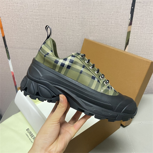Burberry Shoes-M-482