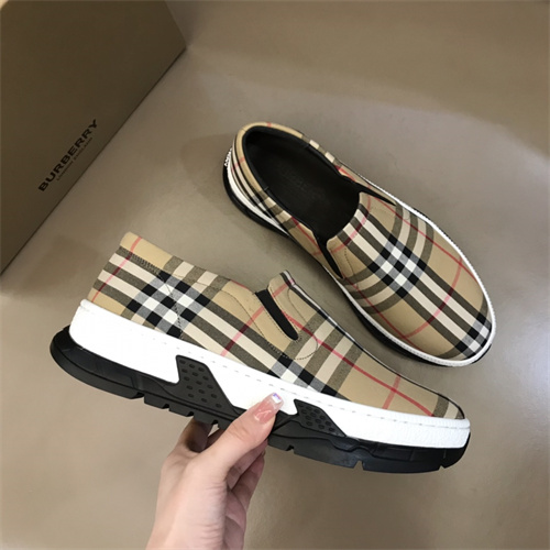 Burberry Shoes-M-485
