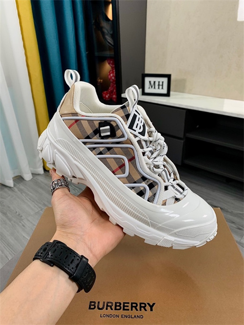 Burberry Shoes-M-492
