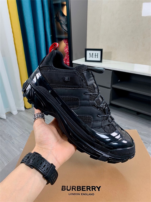 Burberry Shoes-M-498