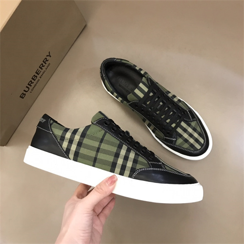 Burberry Shoes-M-567