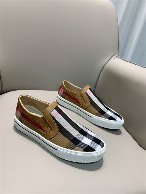 Burberry Shoes-M-579