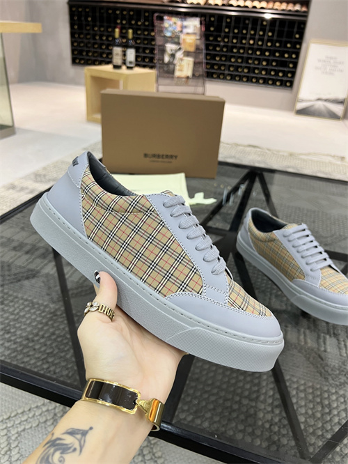 Burberry Shoes-M-590