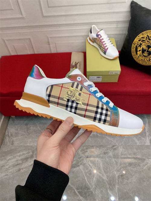 Burberry Shoes-M-601