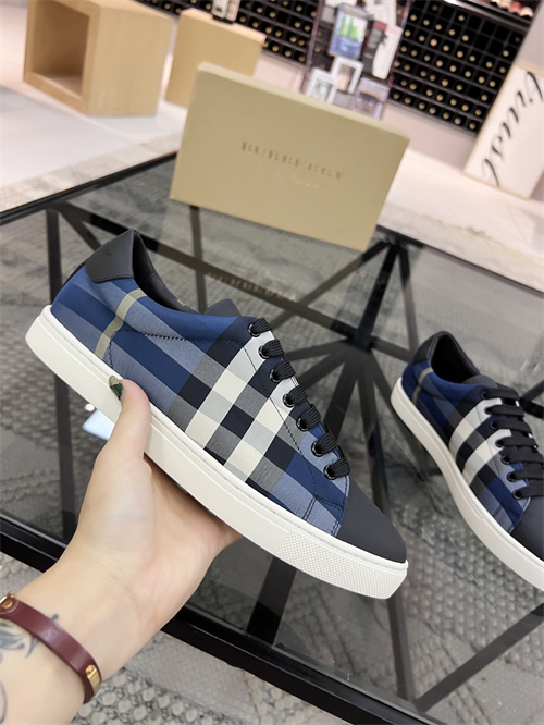 Burberry Shoes-M-621