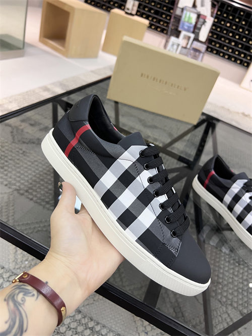 Burberry Shoes-M-623
