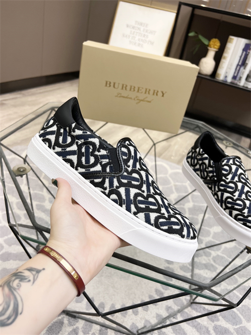 Burberry Shoes-M-628