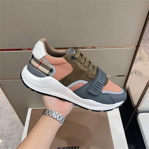 Burberry Shoes-M-635