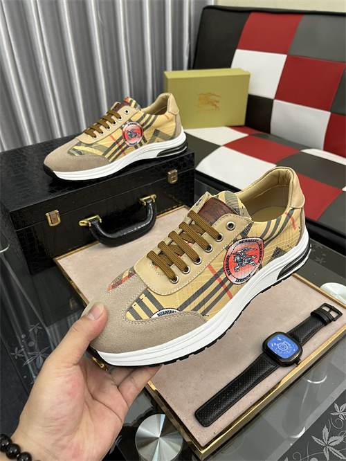 Burberry Shoes-M-642