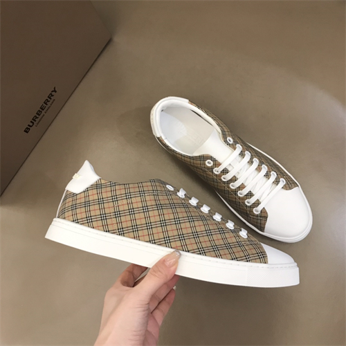 Burberry Shoes-M-660