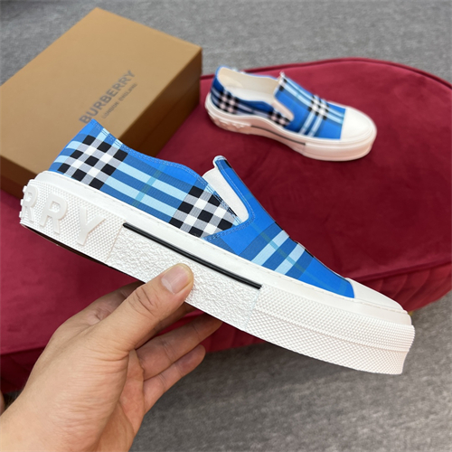 Burberry Shoes-M-673