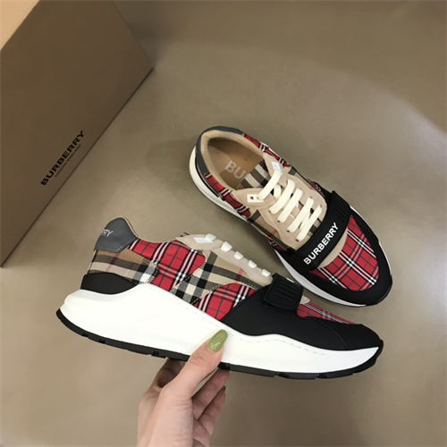 Burberry Shoes-M-706