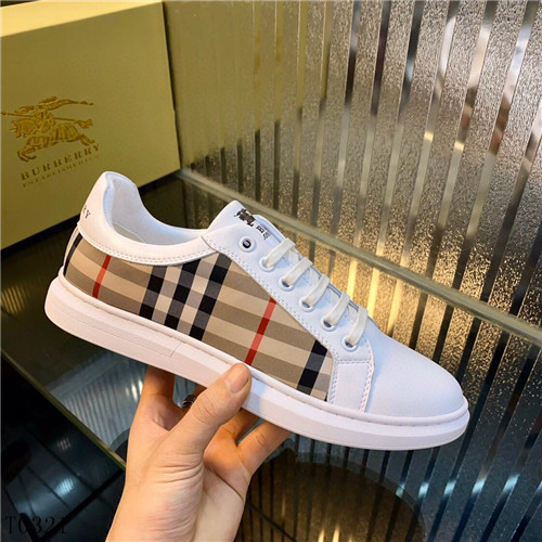 Burberry Shoes-M-071