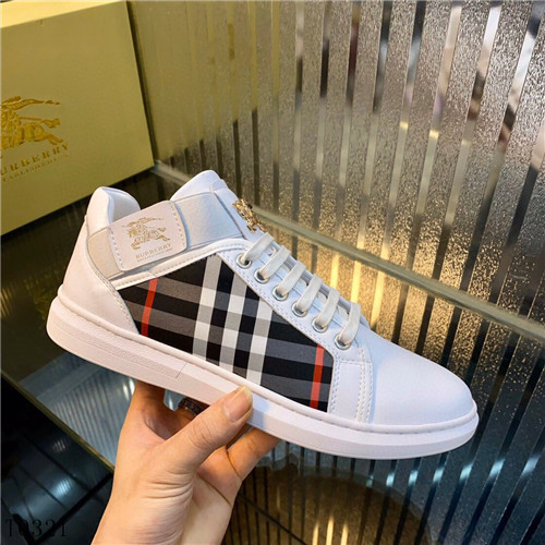 Burberry Shoes-M-074