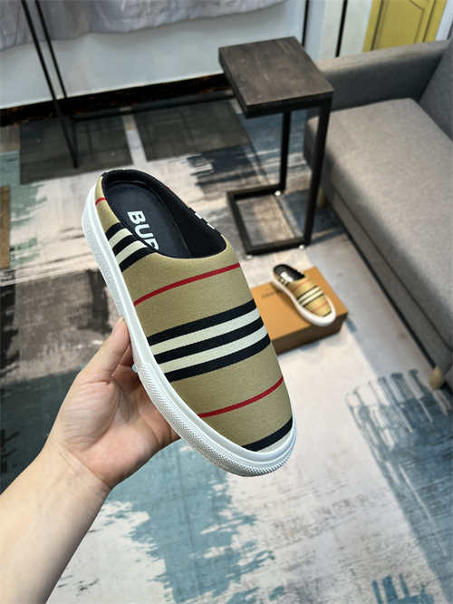 Burberry Shoes-M-738