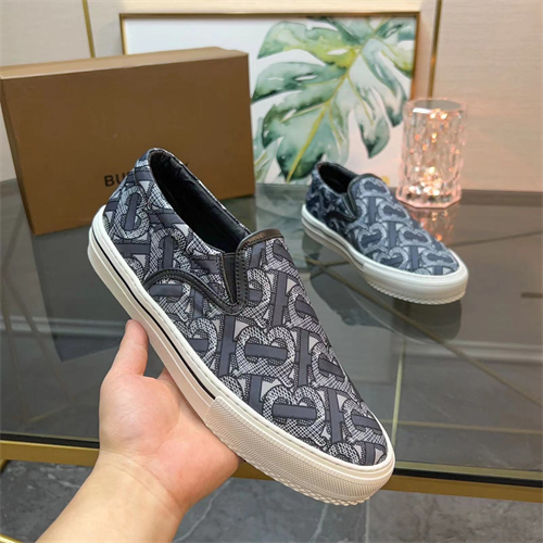 Burberry Shoes-M-750