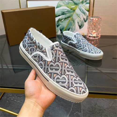 Burberry Shoes-M-753